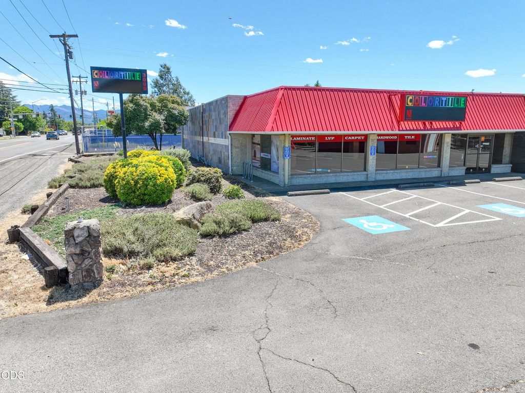3069 Crater Lake Avenue, Medford