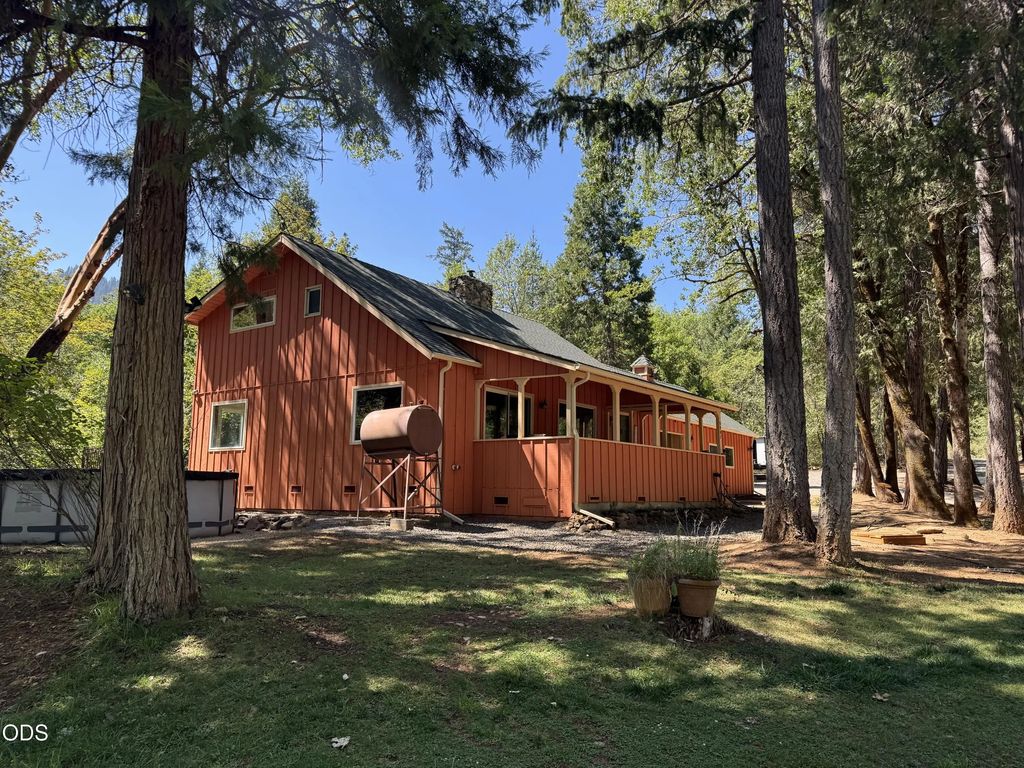 6907 Bear Branch Road, Rogue River
