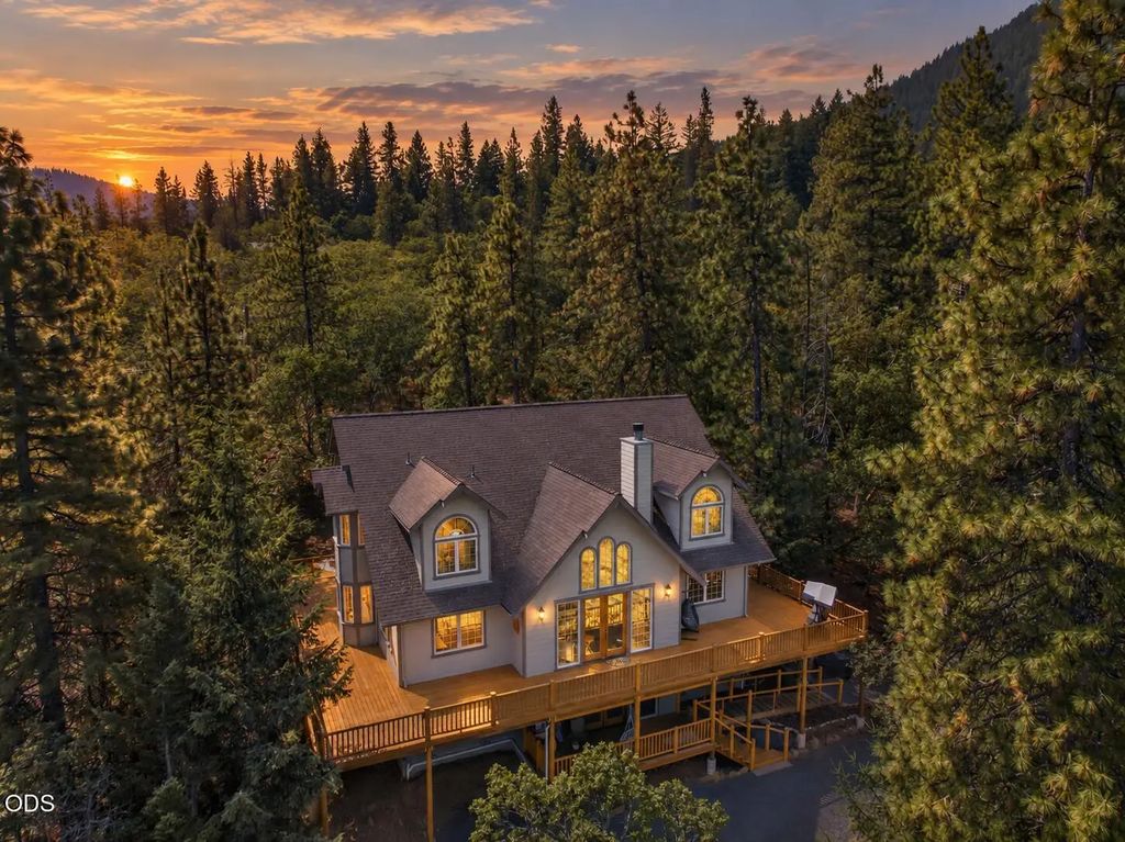 4567 Old Highway 99 S, Ashland