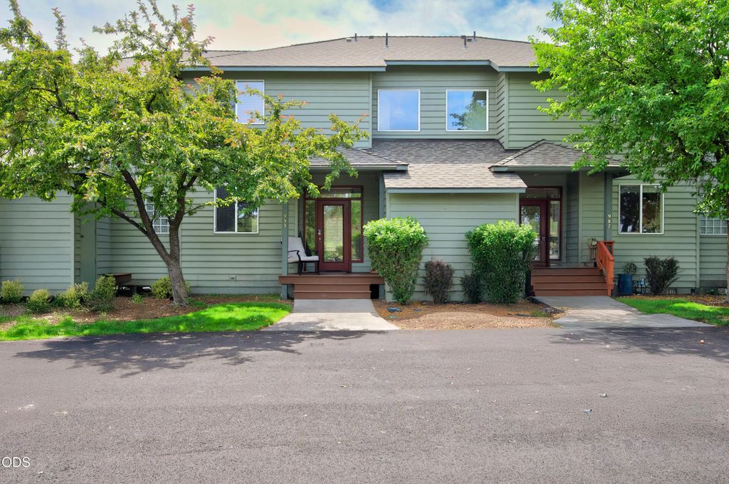 993 Golden Pheasant Drive, Redmond