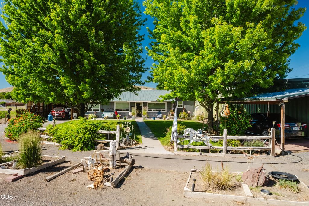 3203 Old Midland Road, Klamath Falls