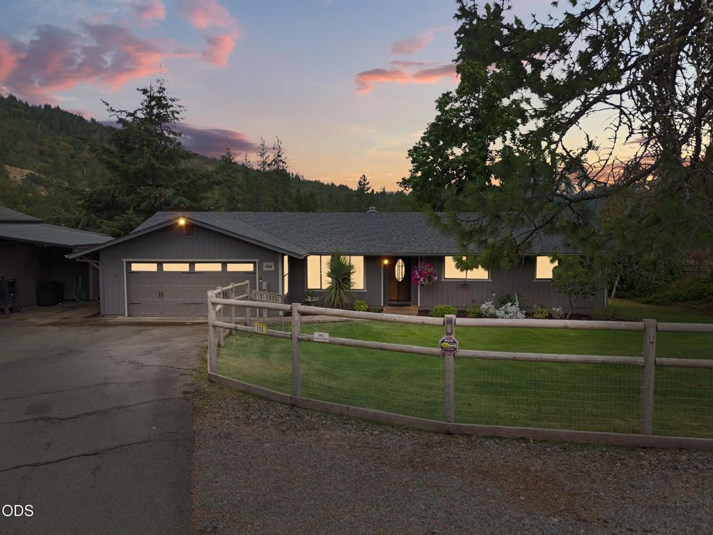 555 Grouse Creek Road, Grants Pass
