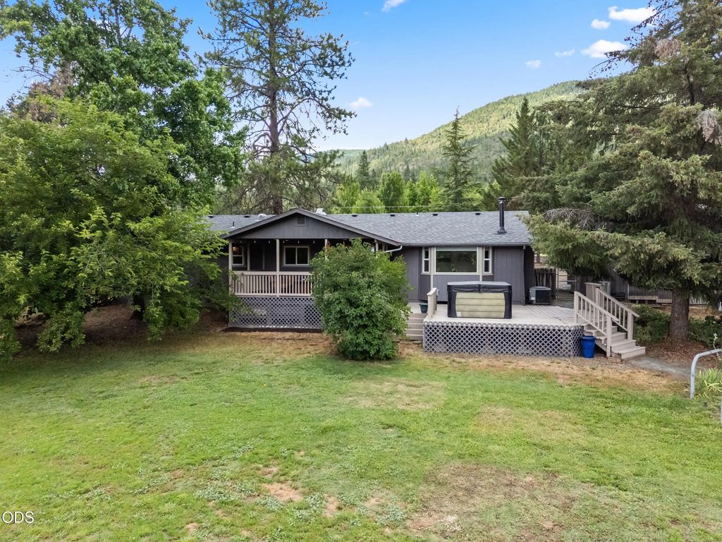 555 Grouse Creek Road, Grants Pass