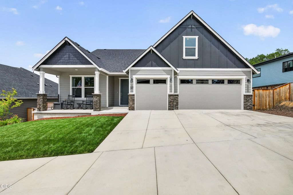 327 Arrowhead Trail, Eagle Point