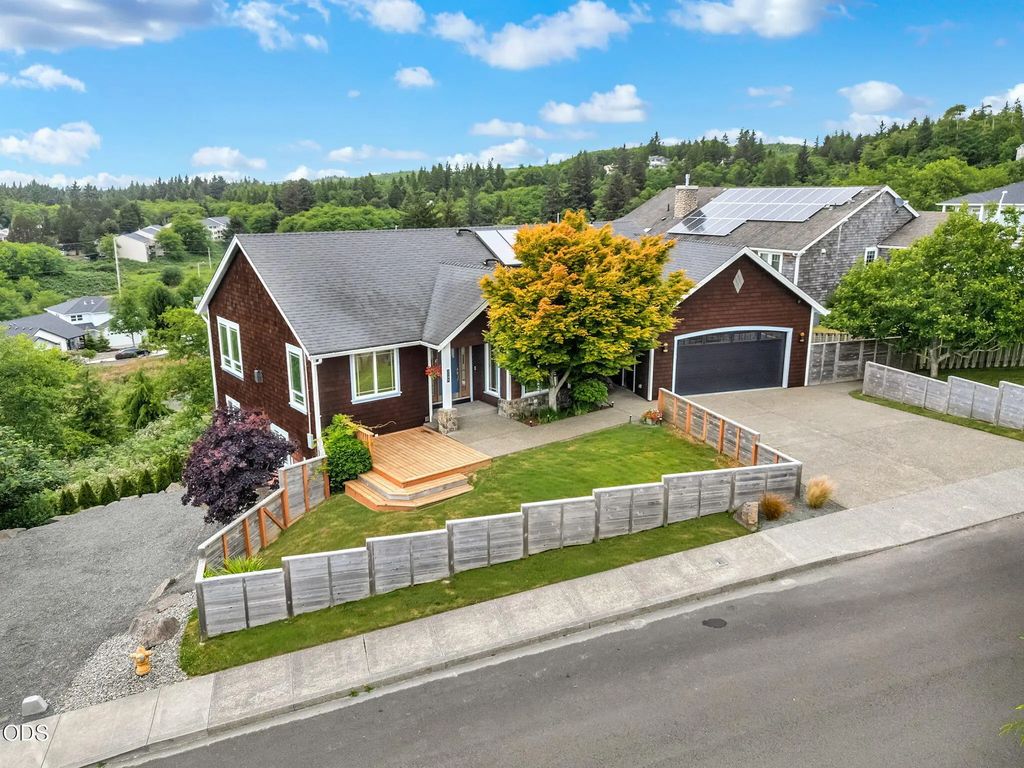 2144 Middle Fork Circle, Seaside