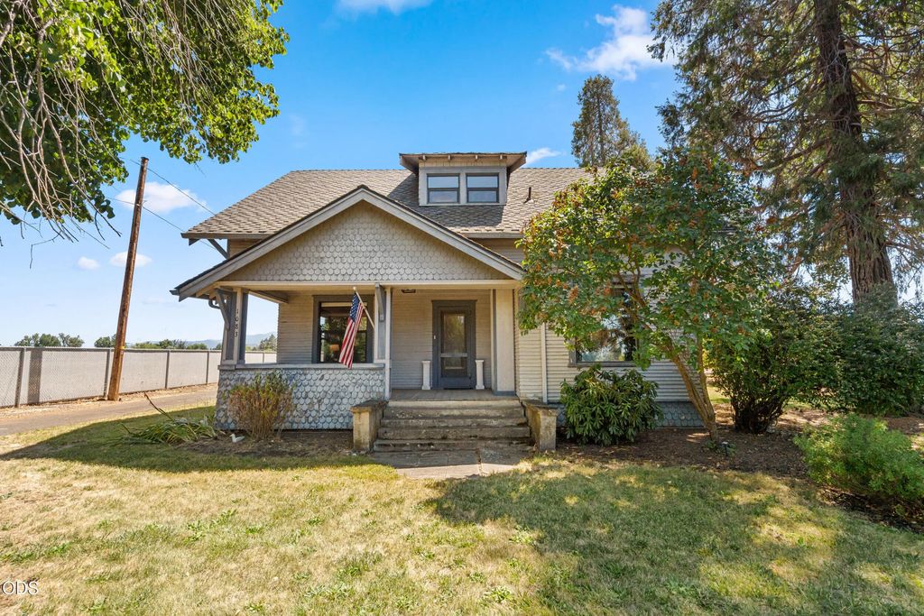 1083 Rossanley Drive, Medford