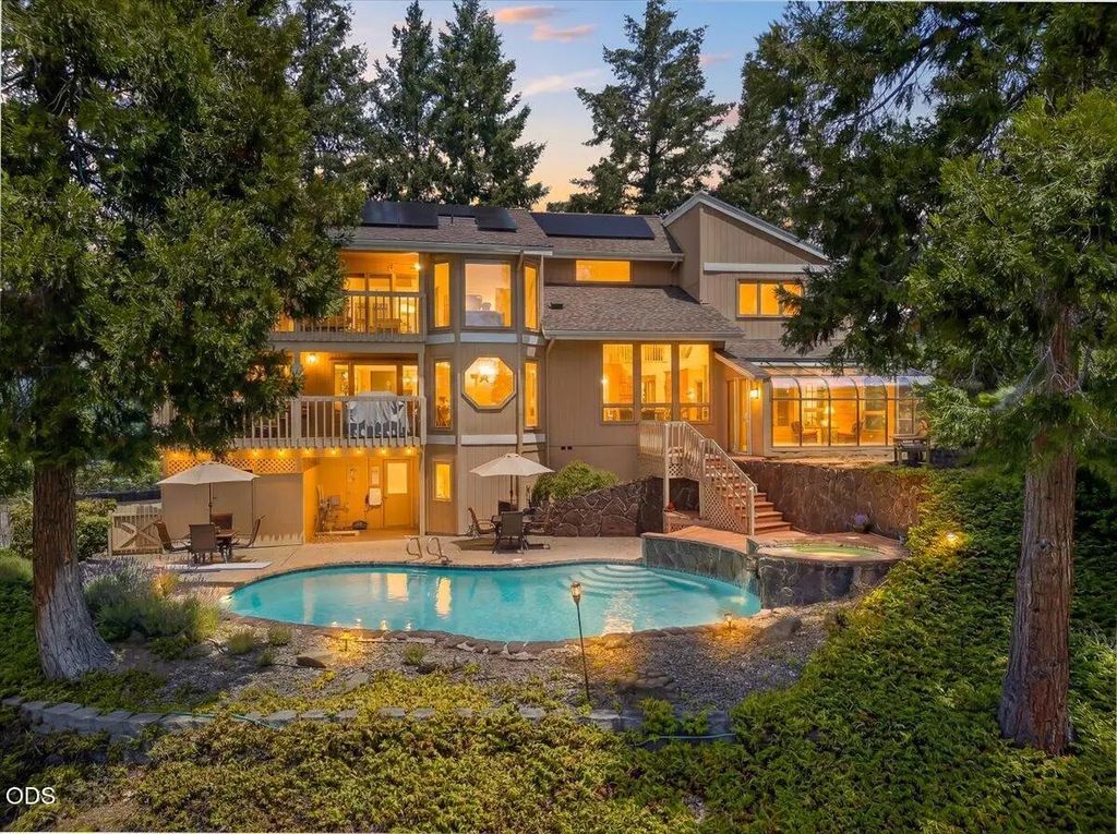 229 Mariposa Terrace, Medford