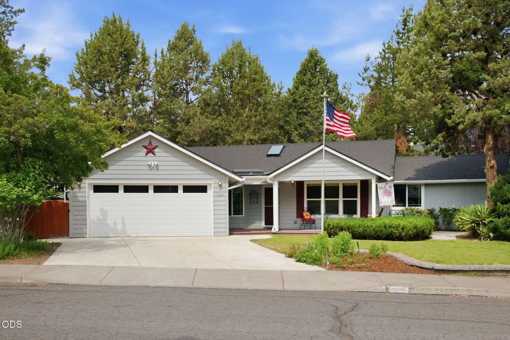 1105 Se Palmwood Court, Bend