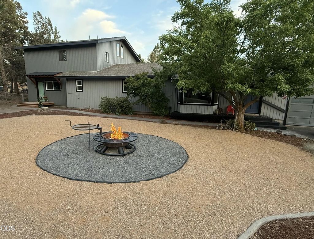 21035 Clairaway Avenue, Bend