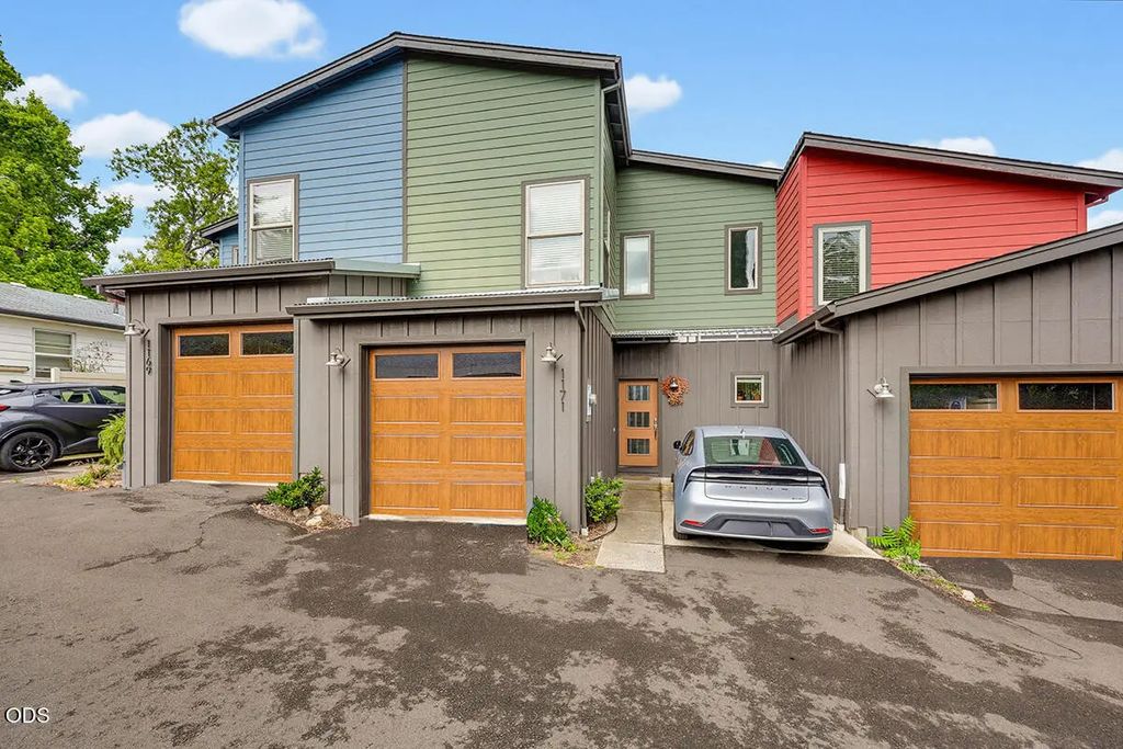 1169 Iowa Street, Ashland