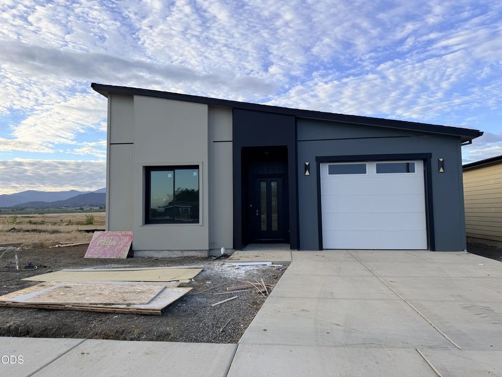 627 Terrazzo Way, Medford