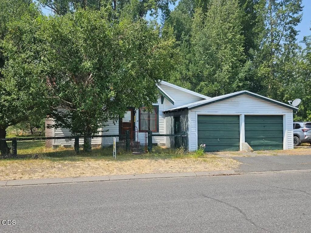 52780 Hwy 62, Fort Klamath