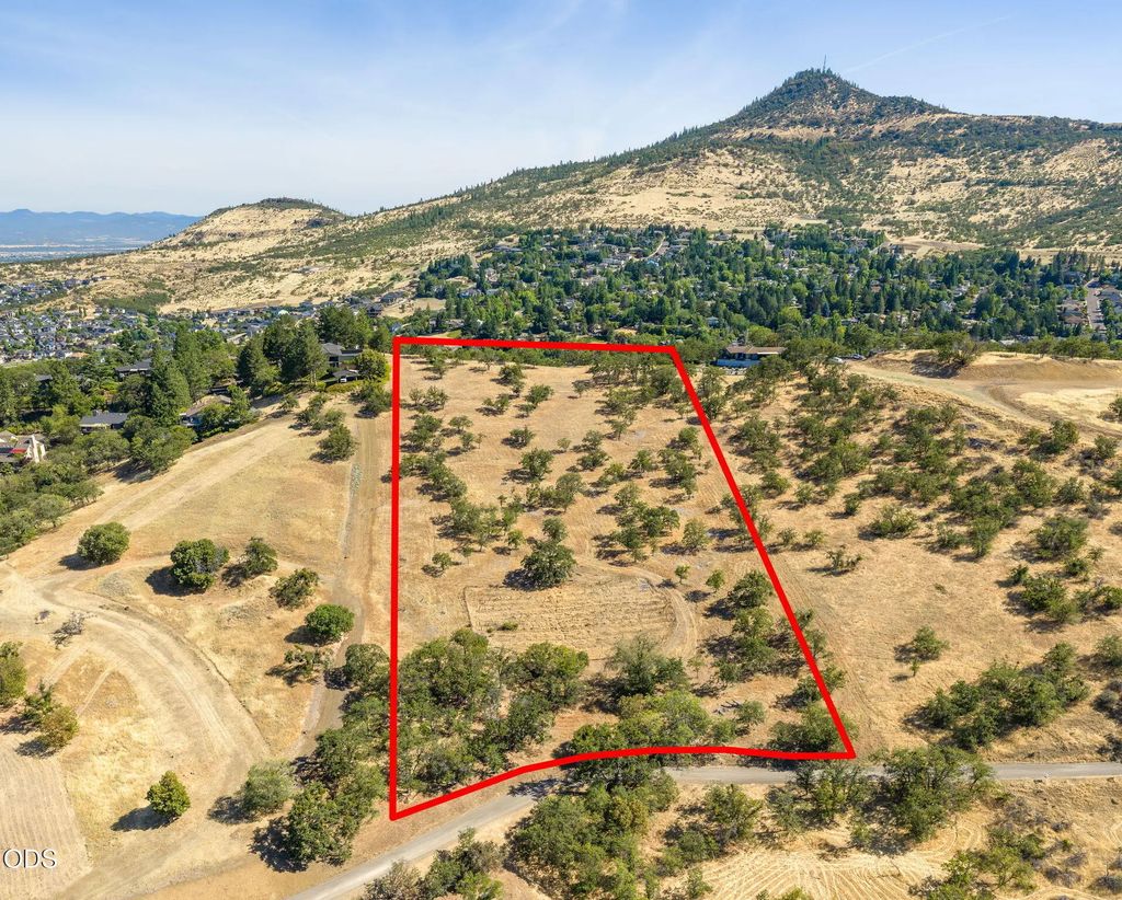 Aerial Heights Drive 154459-1, Medford