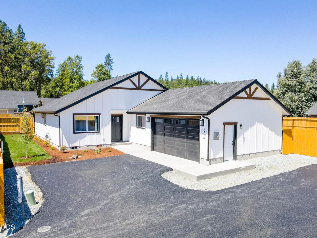 2716 Denton Trail, Grants Pass