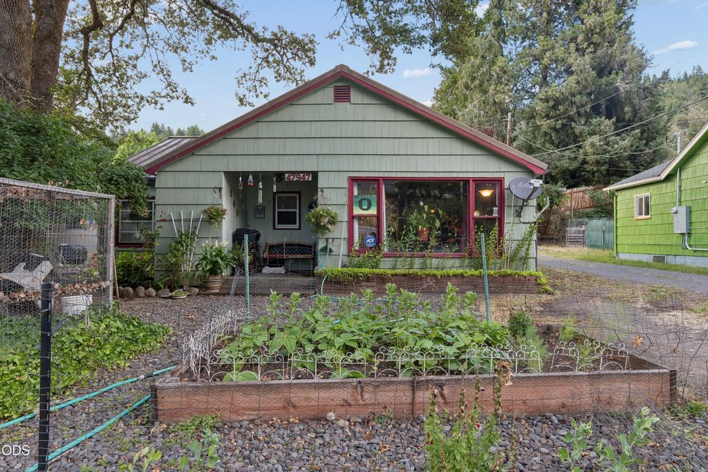 47947 W Commercial Street, Oakridge