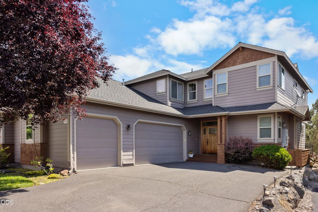 8414 Forest Ridge Loop, Redmond