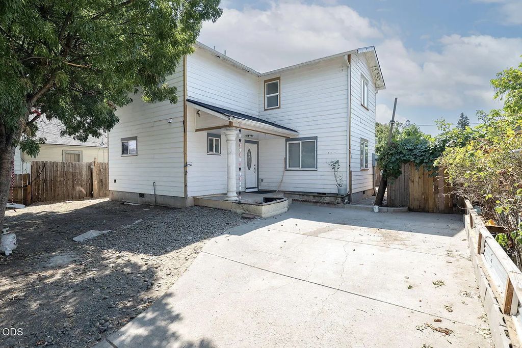 841 W 11th Street, Medford