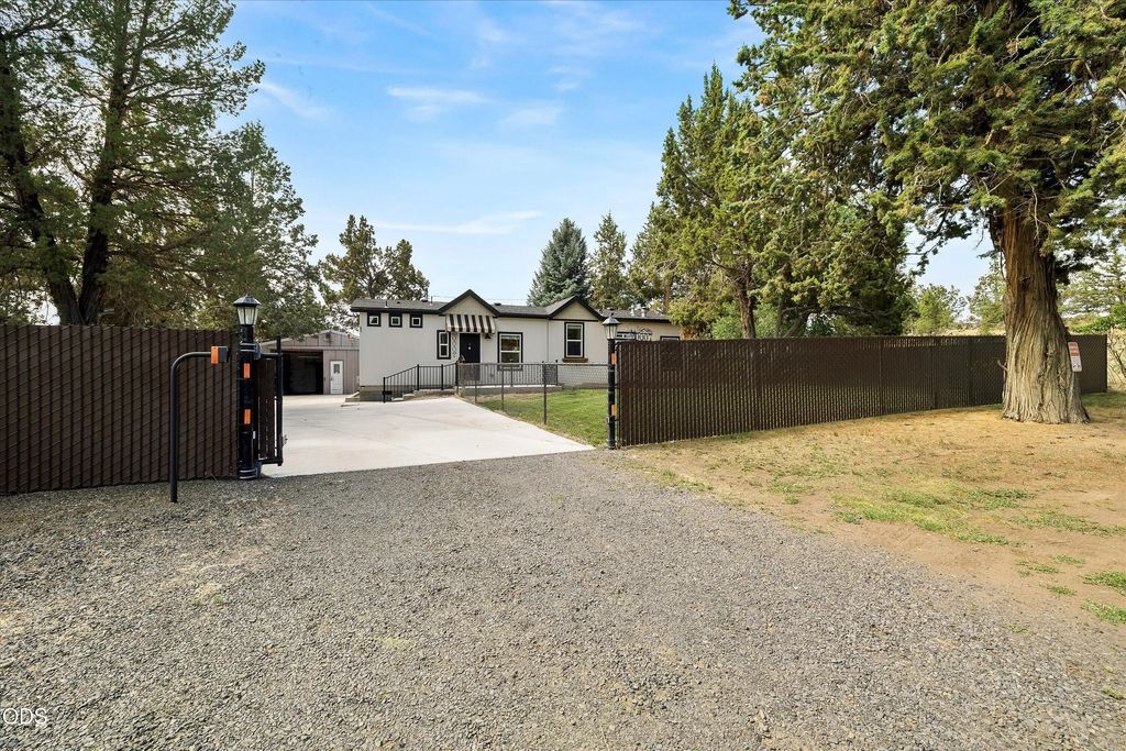20007 Beaver Lane, Bend