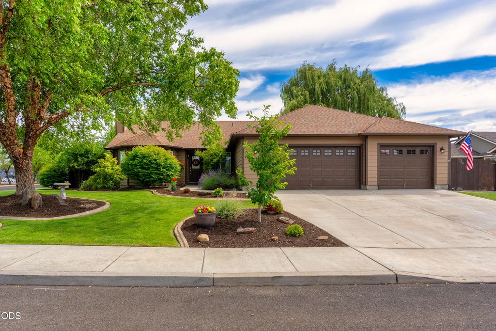1922 Nw Wildflower Place, Redmond