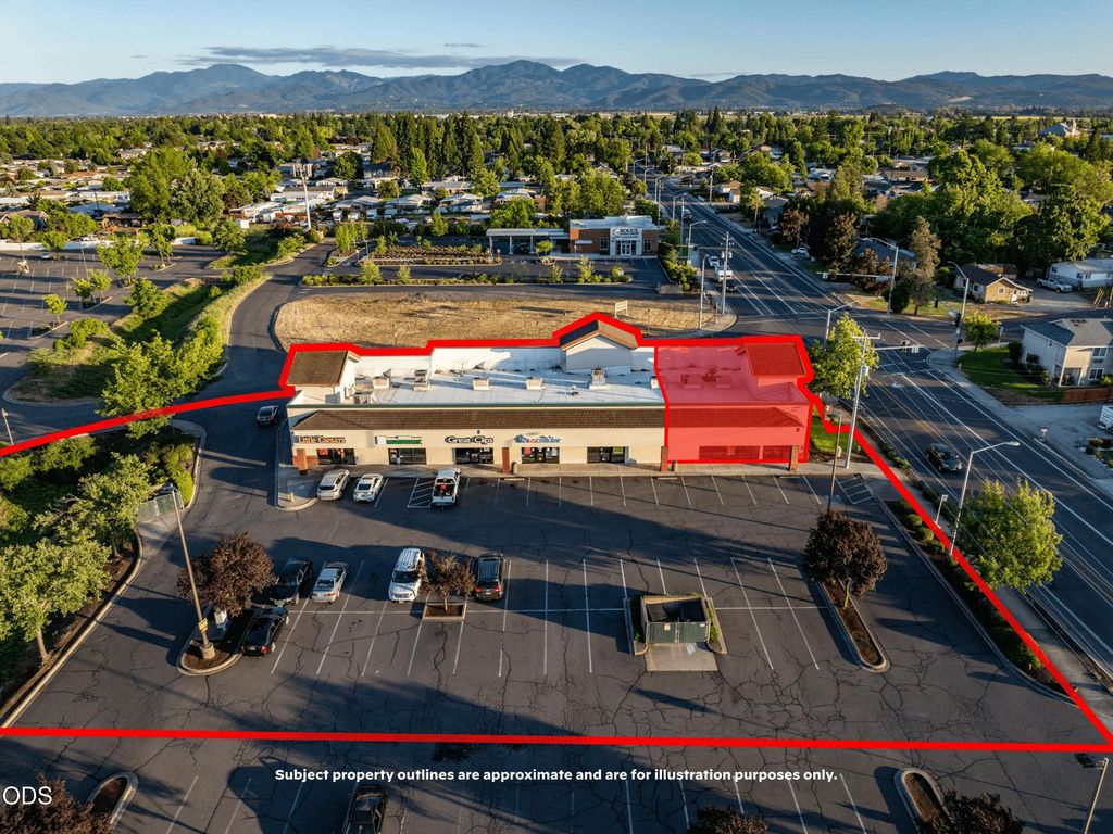 1205 Plaza Boulevard A-b, Central Point