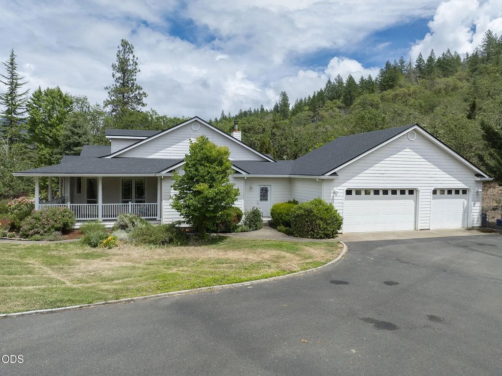 279 Ridgefield Road, Grants Pass