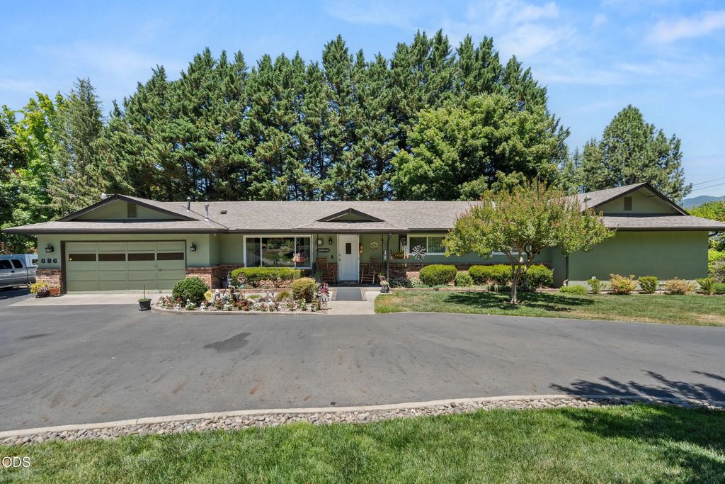 686 Towne Street, Grants Pass