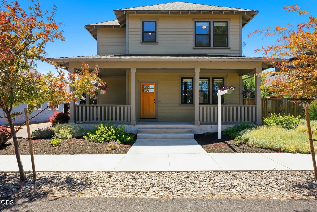 1035 E Horse Back Trail, Sisters