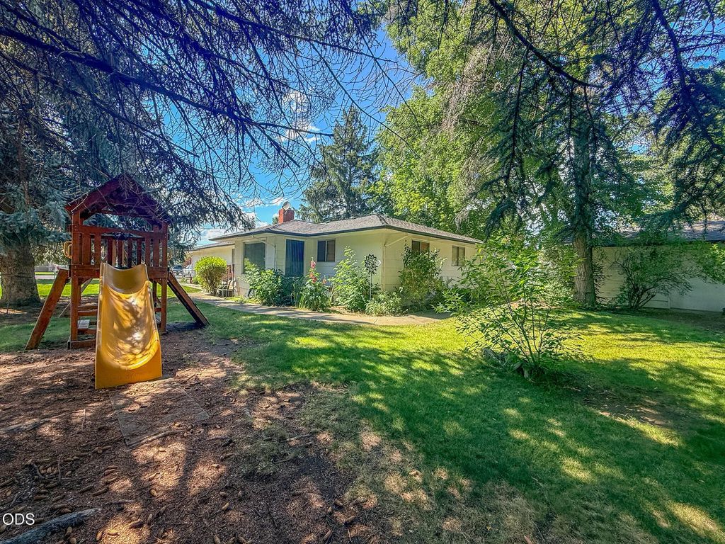 206 Sw Claypool Street, Prineville