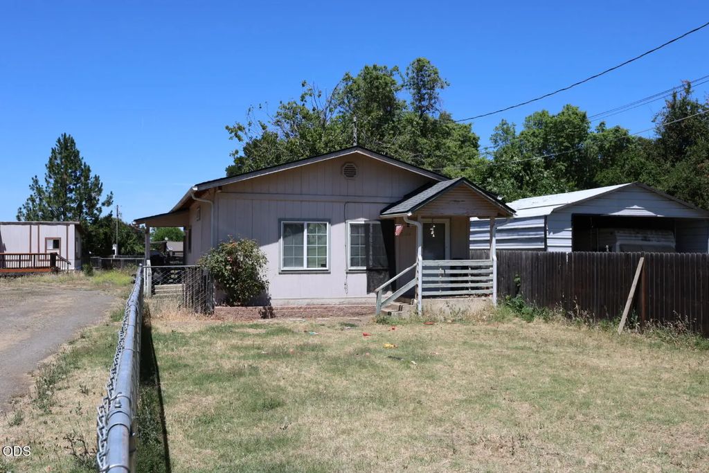 2370 Sunset Court, Medford