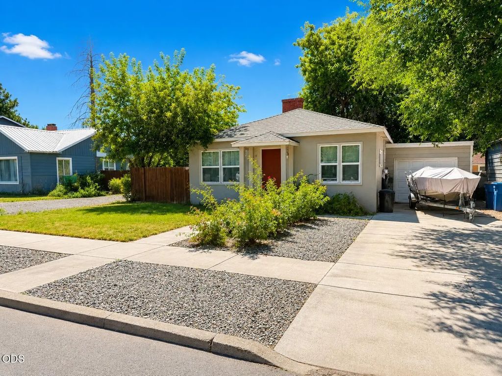 445 Se Fairview Street, Prineville