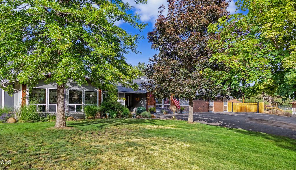 3665 Pine Tree Drive, Klamath Falls