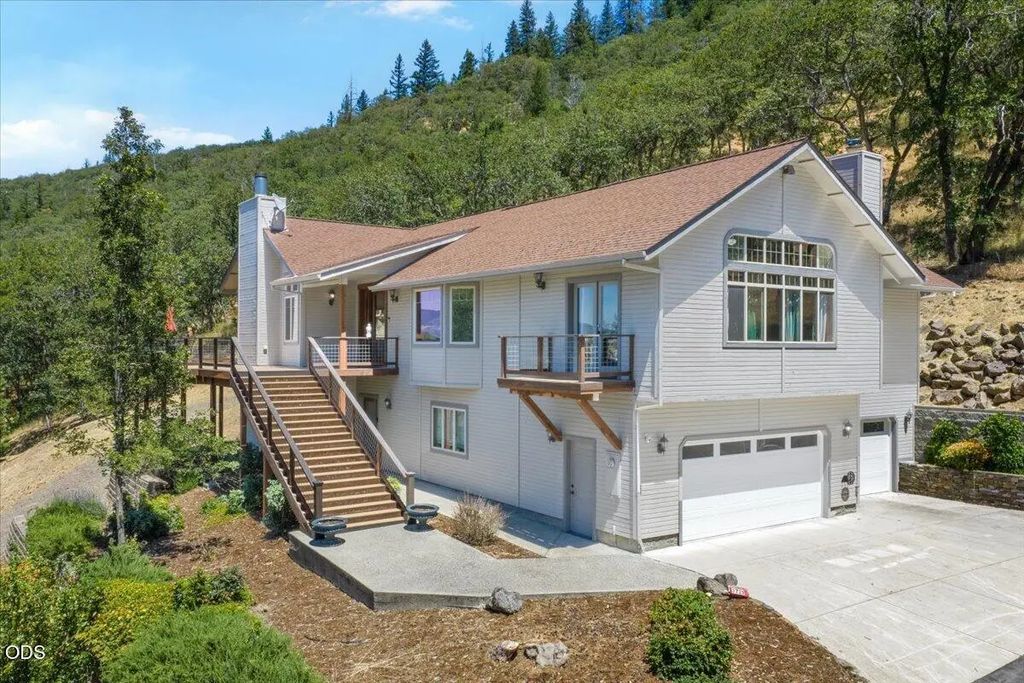 3729 Old Highway 99 S, Ashland