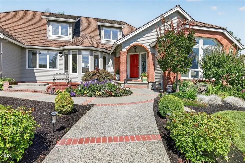 2430 Quail Run Drive, Medford