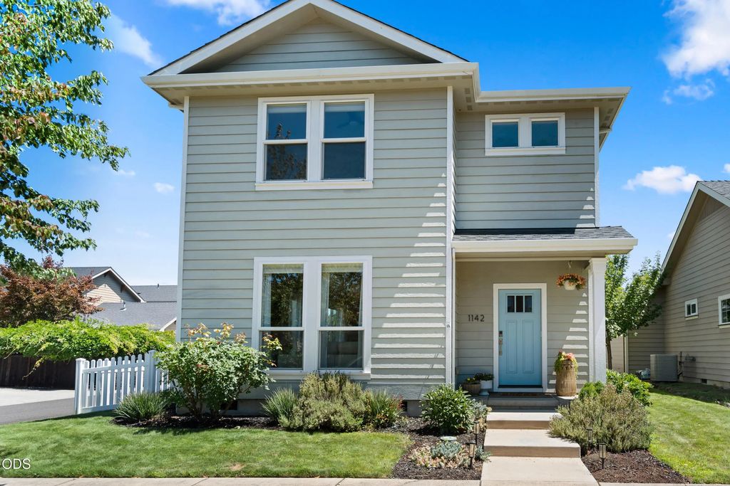 1142 N Haskell Street, Central Point