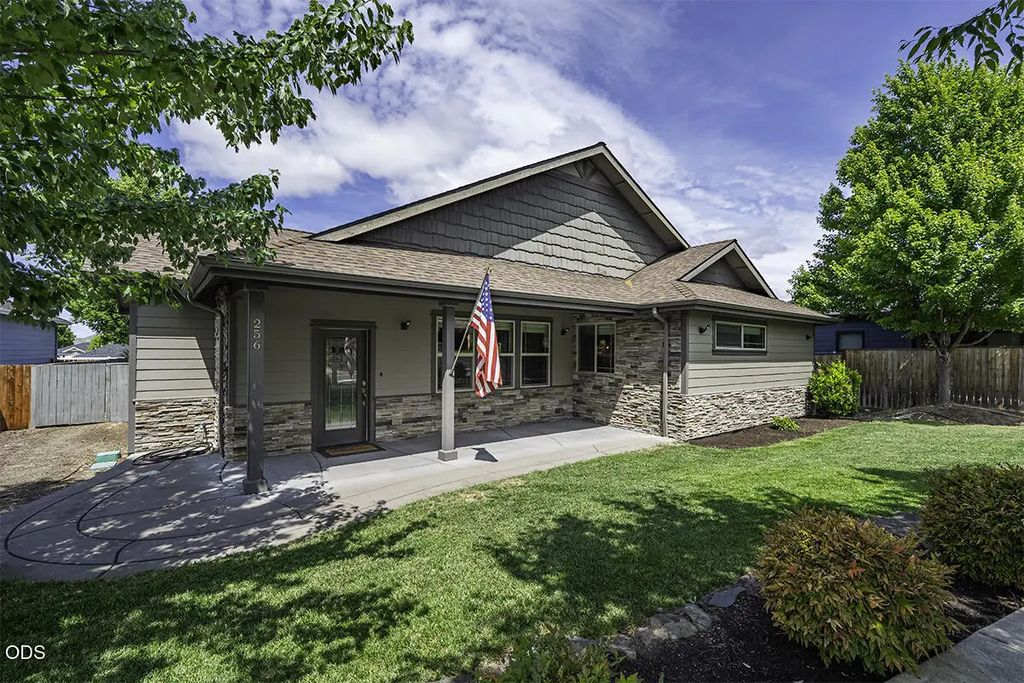 256 Robert Trent Jones Boulevard, Eagle Point