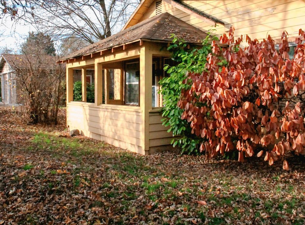 1975 Spring Street, Medford