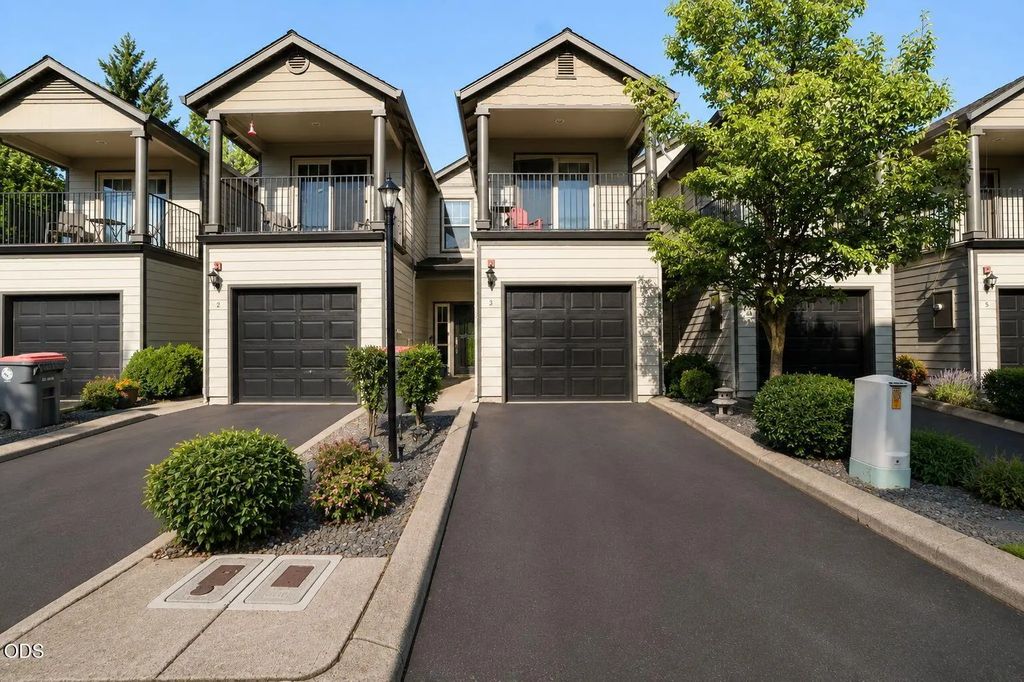 2200 E Barnett Road 3, Medford