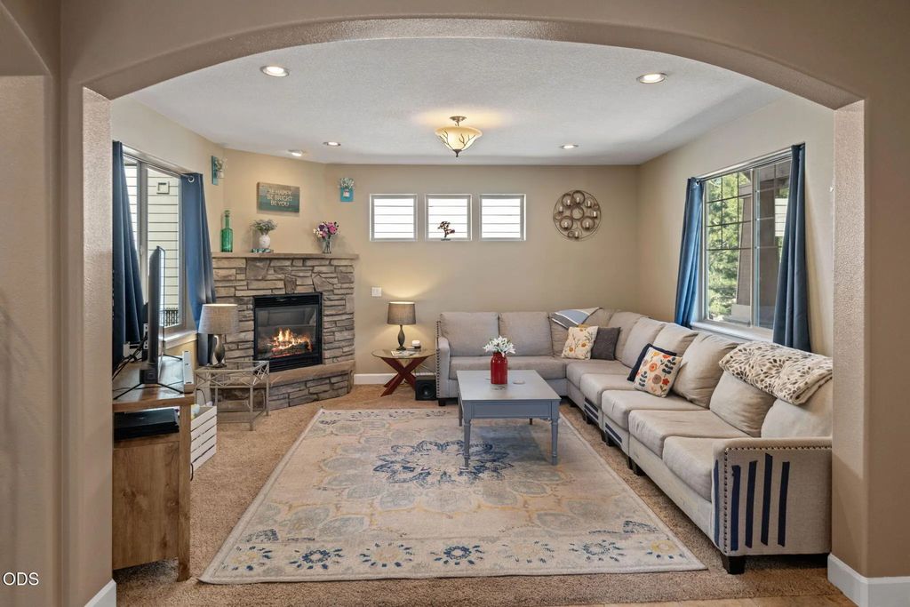 51860 Hollinshead Place, La Pine