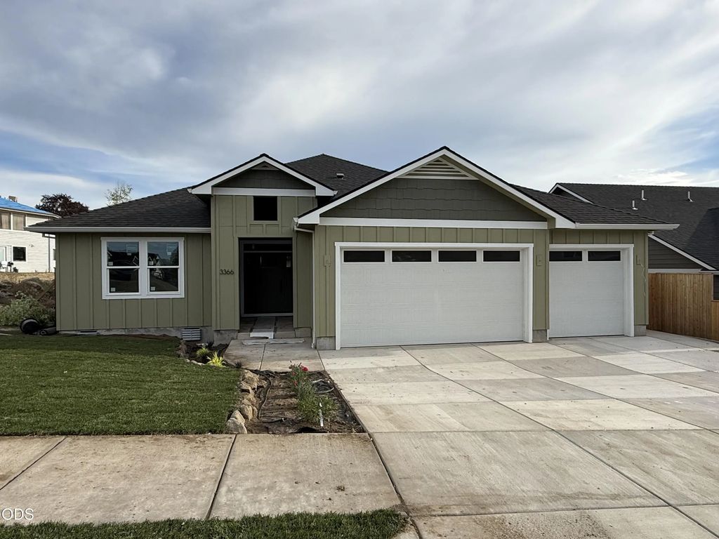 3366 Viewpoint Drive, Medford