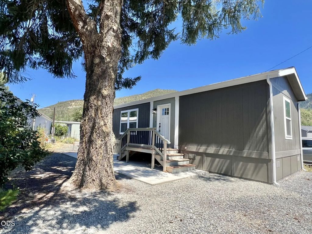 2097 Rogue River Highway Unit 10, Gold Hill