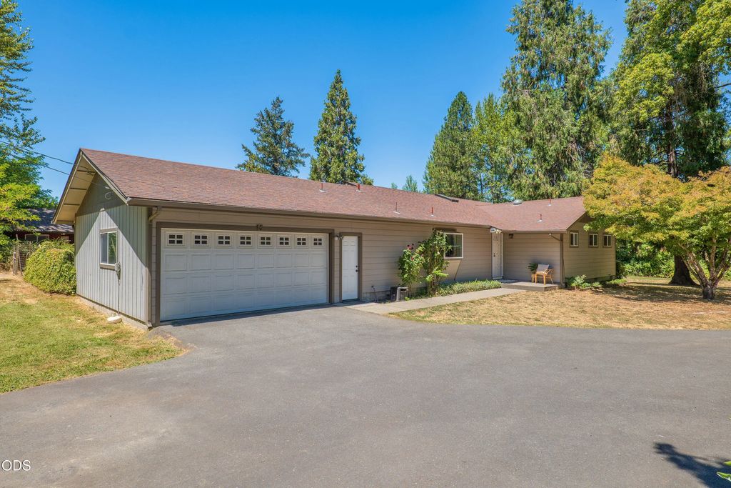 1740 Southgate Way, Grants Pass