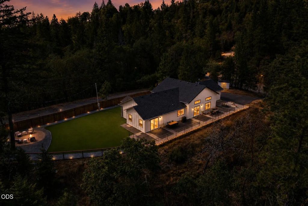 922 Palomino Drive, Grants Pass