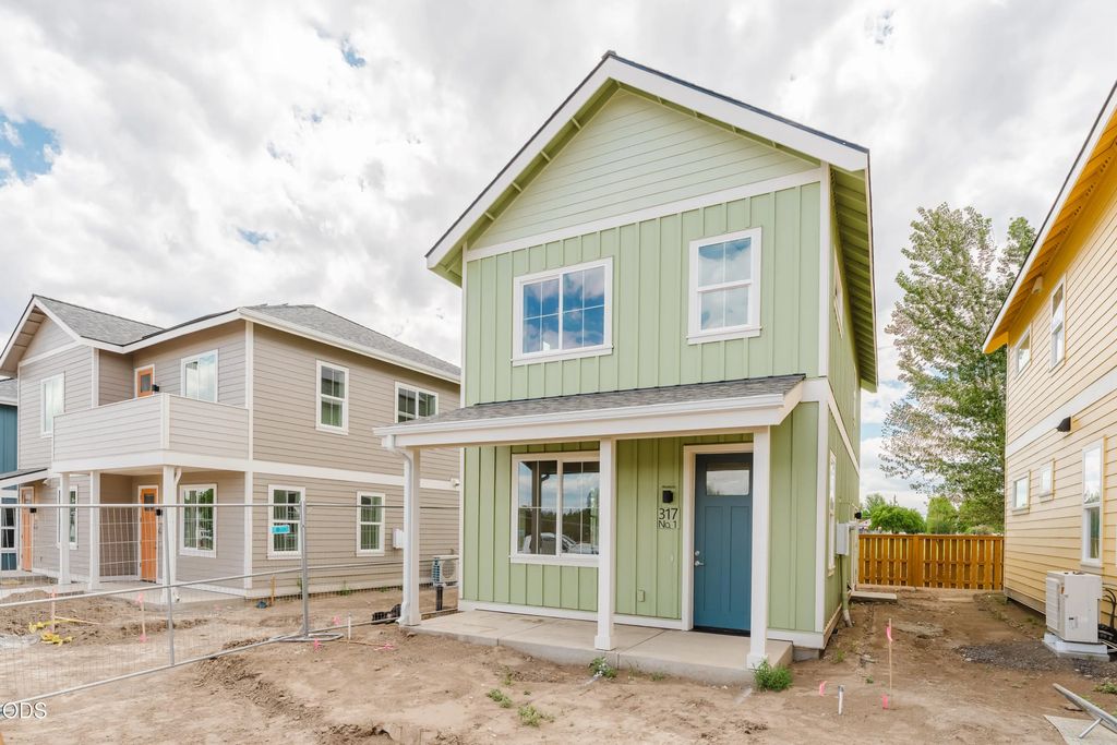 317 Nw 17th Street 1, Redmond