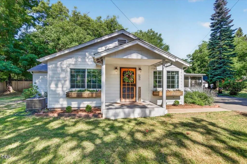 295 W Evans Creek Road, Rogue River