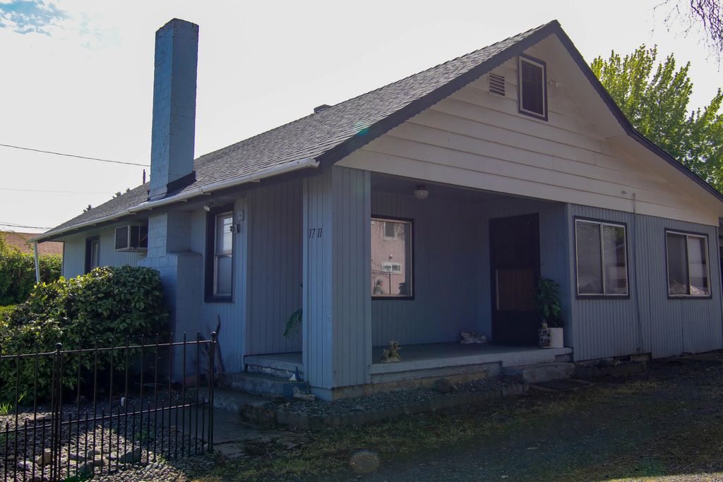 1711 Prune Street, Medford