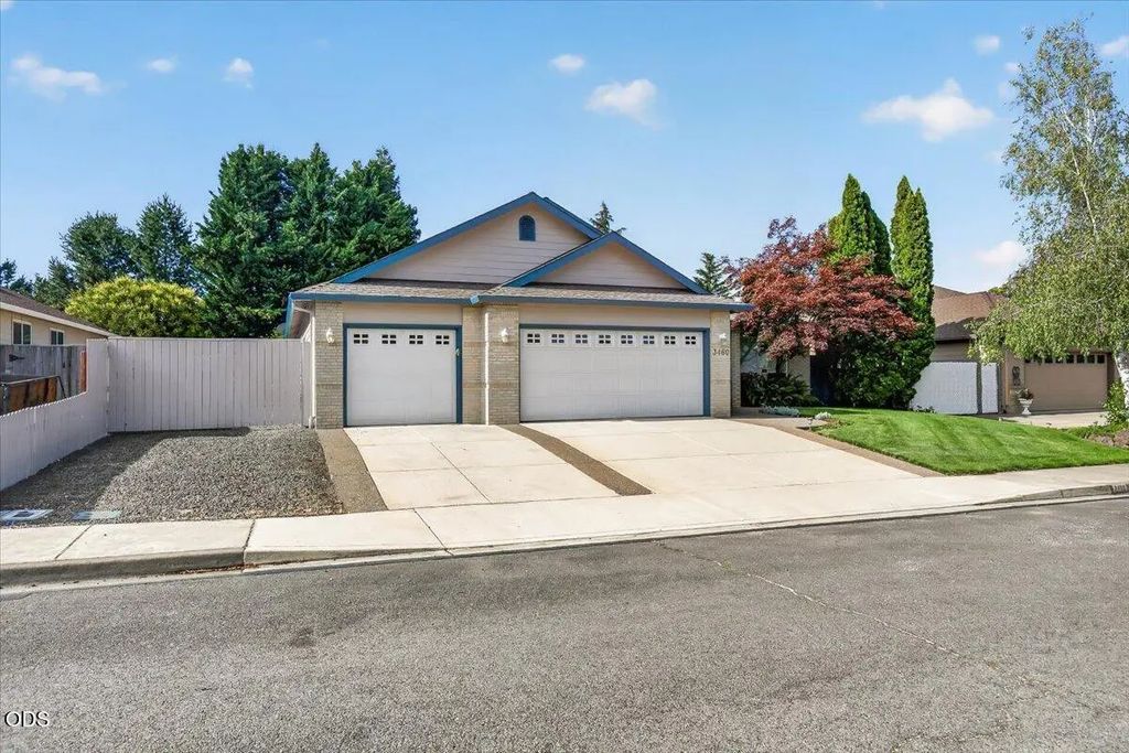 3460 Blue Blossom Drive, Medford