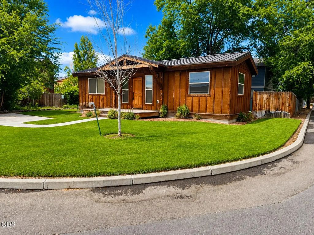 299 Se Togo Lane, Prineville