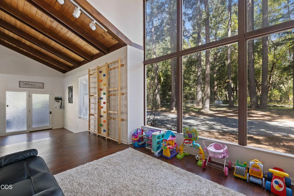 1293 Starveout Creek Road, Azalea