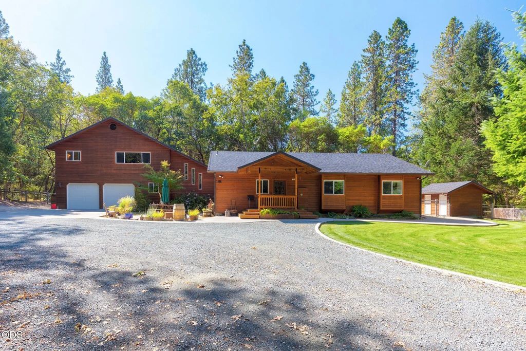 737 Pinecrest Drive, Grants Pass