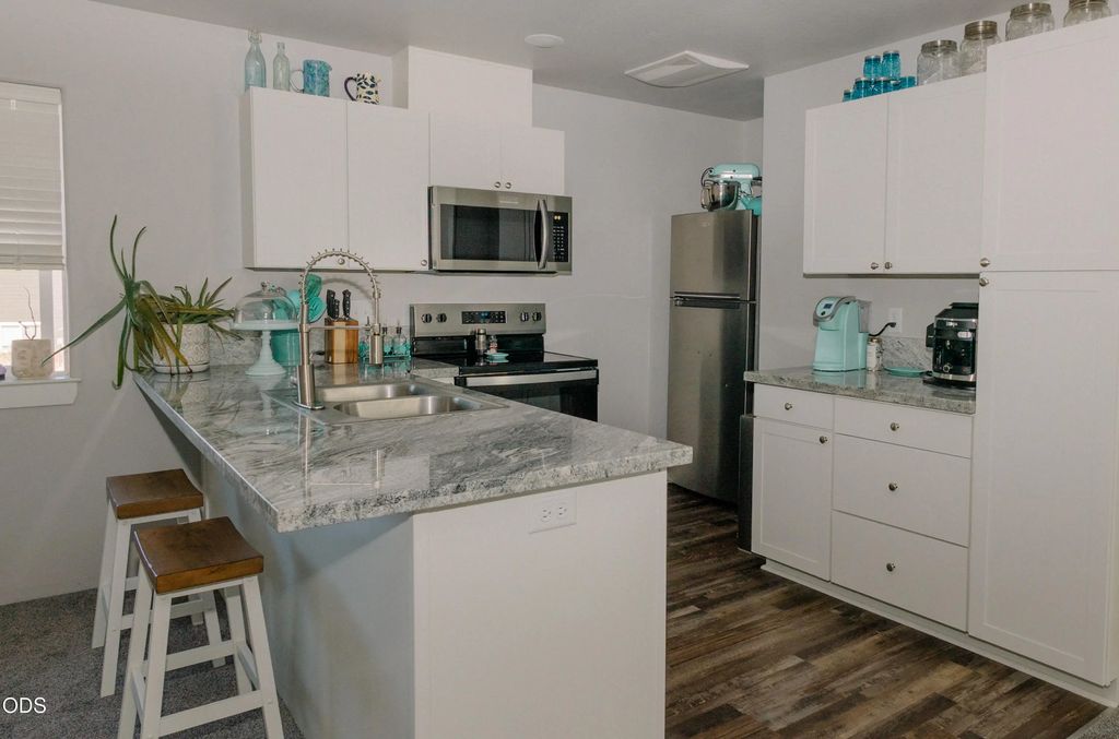 7884 28th Street, White City
